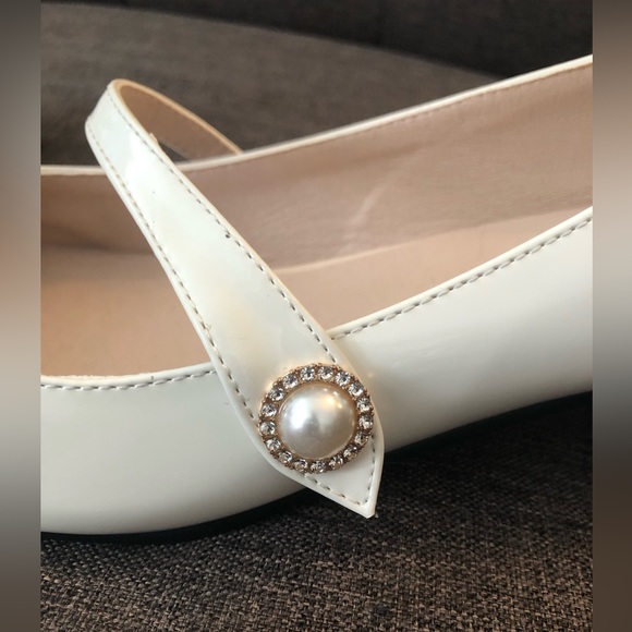 Cream Patent Mary Janes Size 10M - Picture 8 of 12